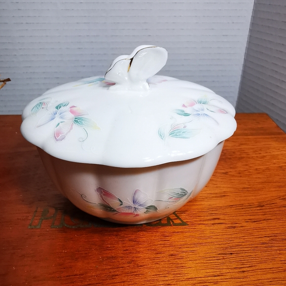 Vintage Aynsley Fine Bone China Little Sweetheart Lidded Butterfly Trinket Dish - Picture 4 of 17